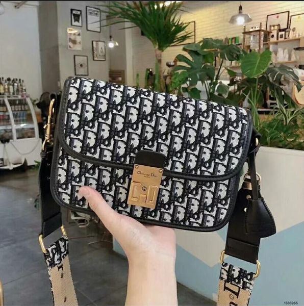 2019 trend fa hion wild leather bucket bag leather handbag houlder portable female european and american fa hion leather ladie b008
2019 trend fa hion wild leather bucket bag leather handbag houlder portable female european and american fa hion leather ladie b008