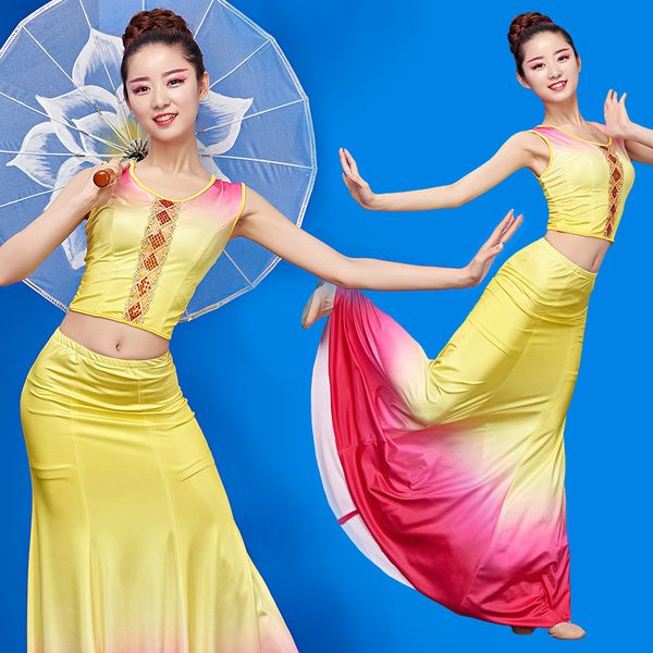 dai dance costume female new modern national style fishtail skirt clothes peacock dance gradient skirt, Black;red
dai dance costume female new modern national style fishtail skirt clothes peacock dance gradient skirt, Black;red