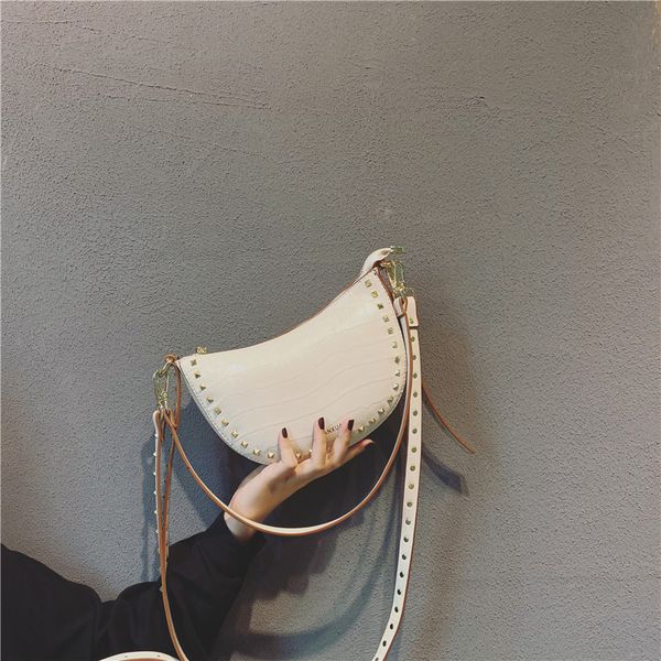 women's bag new crescent moon crescent bag semicircle dumplings wild underarm messenger
women's bag new crescent moon crescent bag semicircle dumplings wild underarm messenger