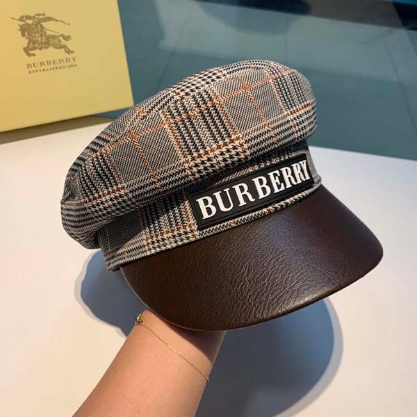 2019 дизайнерские шляпы роскошные дизайнерские шляпы военные шляпы модный универсальный производство холста и кожи модный логотип распредели, Blue;gray 
2019 дизайнерские шляпы роскошные дизайнерские шляпы военные шляпы модный универсальный производство холста и кожи модный логотип распредели, Blue;gray