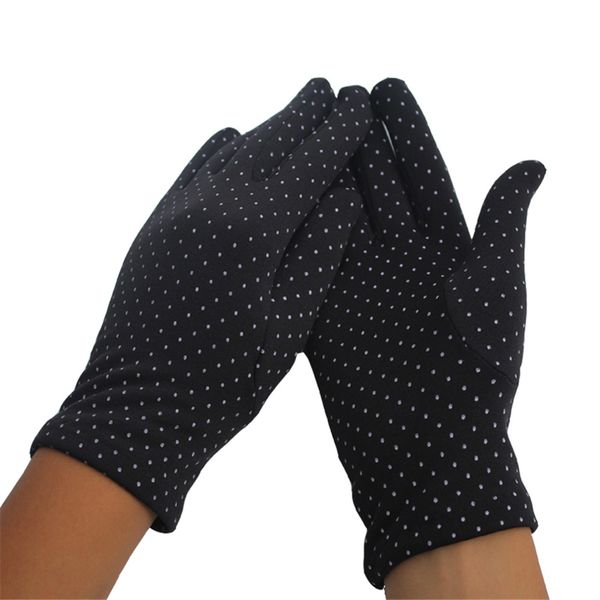 1 pair womens finger gloves thicken gloves winter keep warm mittens female elegant polka dots hand warmer, Blue;gray
1 pair womens finger gloves thicken gloves winter keep warm mittens female elegant polka dots hand warmer, Blue;gray