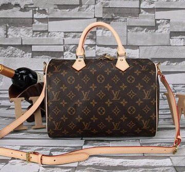 louιs vuιttonnano leather women's bag boston bag / shoulder bag with long strap
louιs vuιttonnano leather women's bag boston bag / shoulder bag with long strap