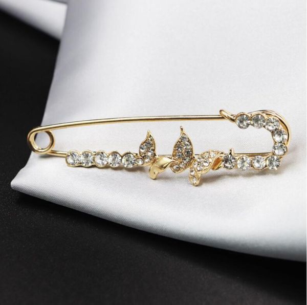 fashion- new racket letters korean version of the fashion high-end crystal ladies jacket suit brooch pin, Gray
fashion- new racket letters korean version of the fashion high-end crystal ladies jacket suit brooch pin, Gray