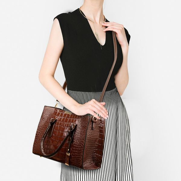 purses and handbags alligator bag new 2019 solid color ladies portable women's shoulder bag diagonal large capacity mother
purses and handbags alligator bag new 2019 solid color ladies portable women's shoulder bag diagonal large capacity mother