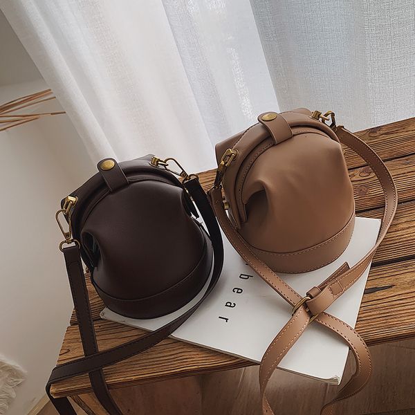 european style lady travel handbags and purses new quality pu leather women designer shoulder messenger bags female small purses
european style lady travel handbags and purses new quality pu leather women designer shoulder messenger bags female small purses