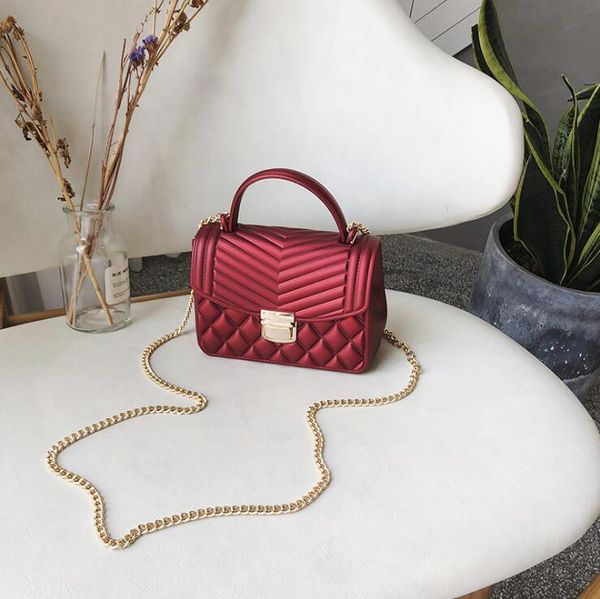 factory wholesale women handbag new golden buckle sweet lady chain bag summer waterproof candy colored jelly bag joker lingge fashion bag
factory wholesale women handbag new golden buckle sweet lady chain bag summer waterproof candy colored jelly bag joker lingge fashion bag