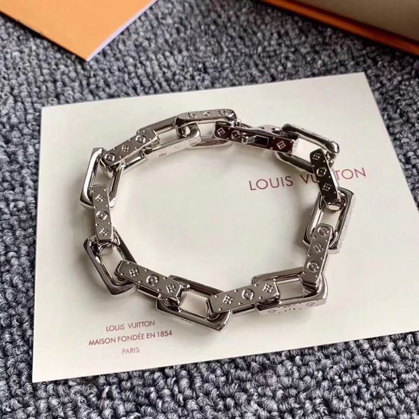 luxurious chain bracelet club hip hop jewelry charm bracelets l̴v stainless steel bracelet for women men chain with box 6, Black
luxurious chain bracelet club hip hop jewelry charm bracelets l̴v stainless steel bracelet for women men chain with box 6, Black