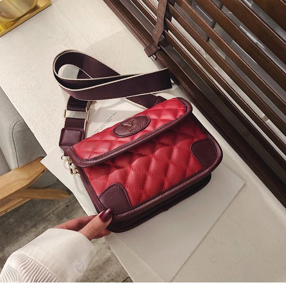 2020 new casual broadband shoulder messenger bag fashion rhombus embroidery thread small square bag
2020 new casual broadband shoulder messenger bag fashion rhombus embroidery thread small square bag