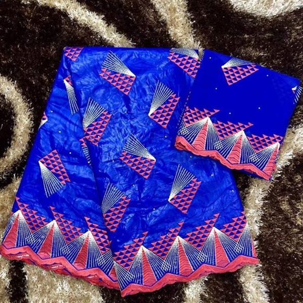 5yards royal blue african bazin brocade lace fabric embroidery and 2yards french net lace with beads for clothes hz8-3
5yards royal blue african bazin brocade lace fabric embroidery and 2yards french net lace with beads for clothes hz8-3