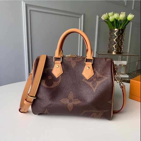 monogram giant and monogram reverse bring new look to the timeless speedy bandouliere 25 handbag, releasing modern charm in the early autumn
monogram giant and monogram reverse bring new look to the timeless speedy bandouliere 25 handbag, releasing modern charm in the early autumn