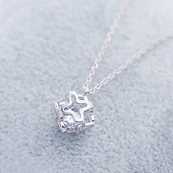 wyeaiir cross hollowed out rhinestone zircon fashion literary sweet 925 sterling silver clavicle chain female necklace, Golden;silver
wyeaiir cross hollowed out rhinestone zircon fashion literary sweet 925 sterling silver clavicle chain female necklace, Golden;silver