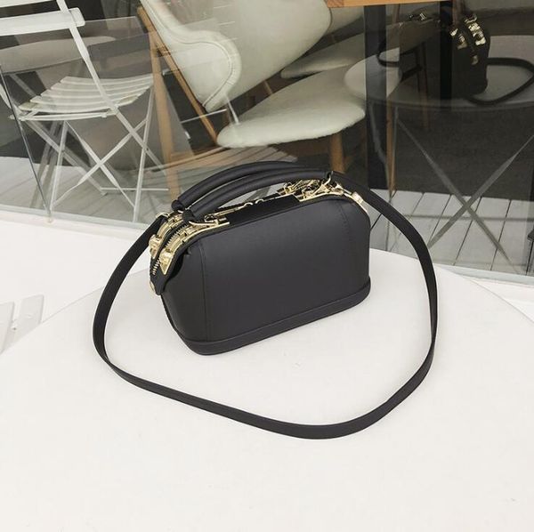 wholesale women handbag environmentally friendly waterproof fabric women shoulder bag new matte frosted jelly bag elegant fashion bag
wholesale women handbag environmentally friendly waterproof fabric women shoulder bag new matte frosted jelly bag elegant fashion bag