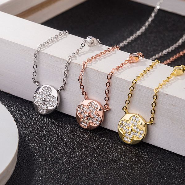 v fashion s925 sterling silver necklace for women with diamond-encrusted round clover designer pendant as a gift for women
v fashion s925 sterling silver necklace for women with diamond-encrusted round clover designer pendant as a gift for women