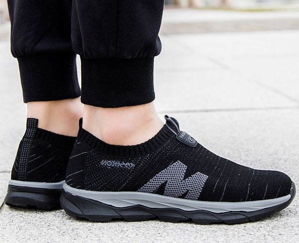 2020 breathable mens shoes black gray comfortable slip on soft mesh men's shoes summer new products with box
2020 breathable mens shoes black gray comfortable slip on soft mesh men's shoes summer new products with box