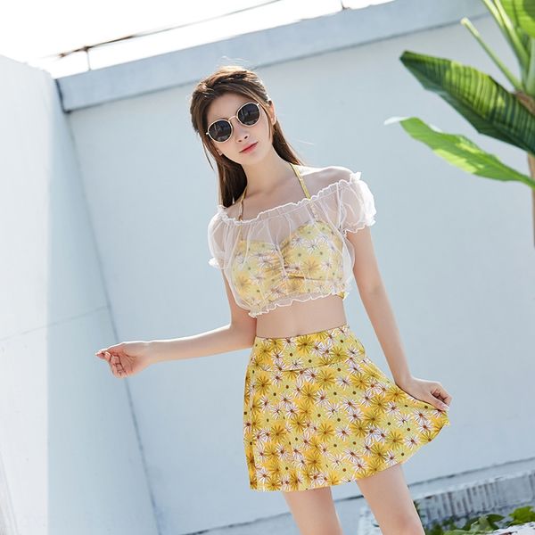 2020 female swimsuit split belly covering thin student ins fairy fan conservative three-piece swimsuit female, White;black
2020 female swimsuit split belly covering thin student ins fairy fan conservative three-piece swimsuit female, White;black