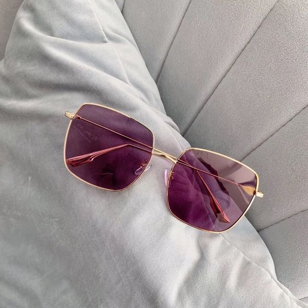 2020 net red star with square metal sunglasses fashion polarized sunglasses tide sunglasses polygon, White;black
2020 net red star with square metal sunglasses fashion polarized sunglasses tide sunglasses polygon, White;black