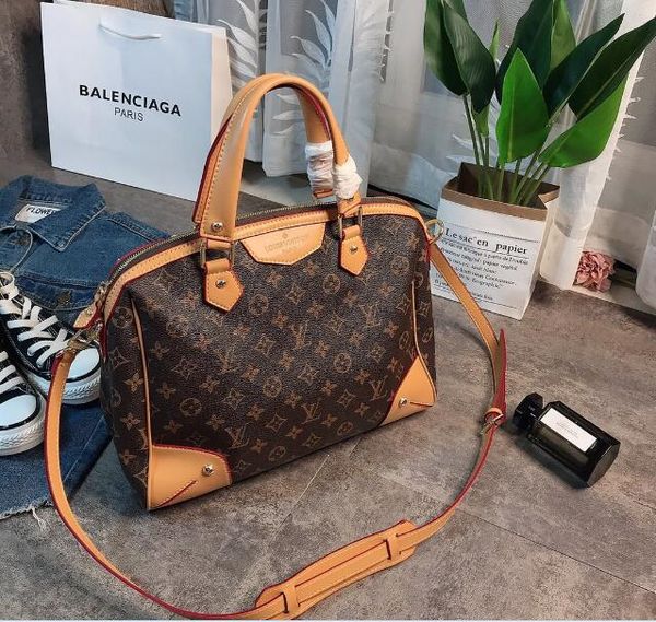 lousi small clear brand designer woman 2019 new fashion messenger bag chains shoulder bag female rivets transparent square pu handbag
lousi small clear brand designer woman 2019 new fashion messenger bag chains shoulder bag female rivets transparent square pu handbag