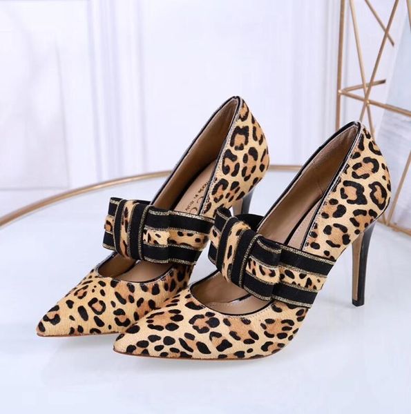 2019 fashion women shoes red bottom high heels nude black red pink leather pointed toes pumps dress shoes no box
2019 fashion women shoes red bottom high heels nude black red pink leather pointed toes pumps dress shoes no box