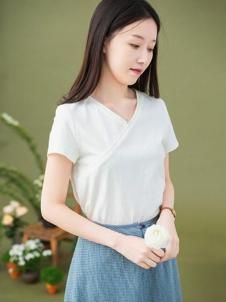 cynthia 2020 new summer women t-shirts female chinese-style tees vintage short-sleeve v-neck knitted cotton shirts, White
cynthia 2020 new summer women t-shirts female chinese-style tees vintage short-sleeve v-neck knitted cotton shirts, White