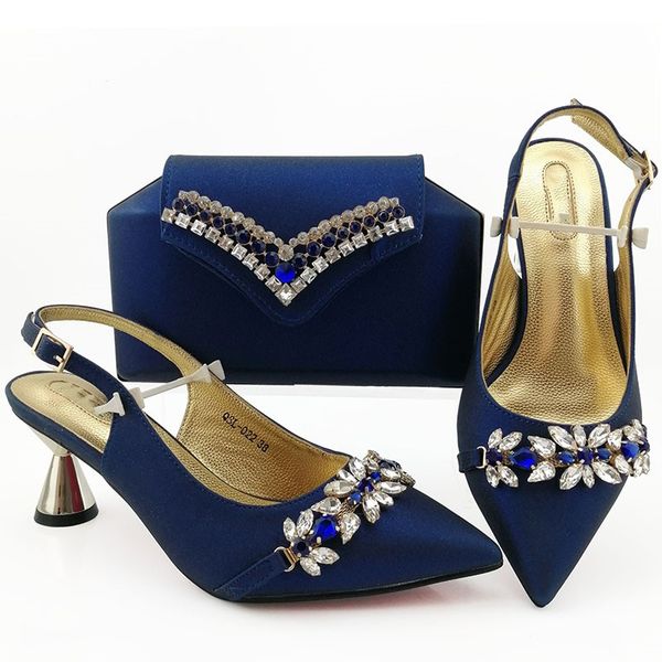 Nice looking royal blue women pumps with crystal style african dress shoes match handbag set QSL022,heel 7CM
Nice looking royal blue women pumps with crystal style african dress shoes match handbag set QSL022,heel 7CM