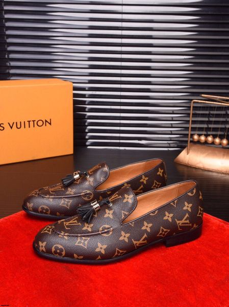 19ss роскошные мужчины обуви вышивка ручной работы платье обувь мужчины скольжения на мокасины оксфорд обувь для мужчин формальные mariage п, Black
19ss роскошные мужчины обуви вышивка ручной работы платье обувь мужчины скольжения на мокасины оксфорд обувь для мужчин формальные mariage п, Black