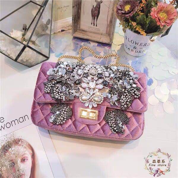 spring 2019 new velvet diamond sequins rhombus small square bag retro chain small fragrance inclined across single shoulder
spring 2019 new velvet diamond sequins rhombus small square bag retro chain small fragrance inclined across single shoulder