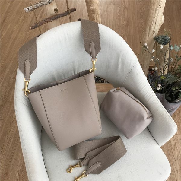 simple casual genuine leather bucket bag women's shoulder bag wide shoulder strap large capacity cowhide women's bag fu5v, Black
simple casual genuine leather bucket bag women's shoulder bag wide shoulder strap large capacity cowhide women's bag fu5v, Black