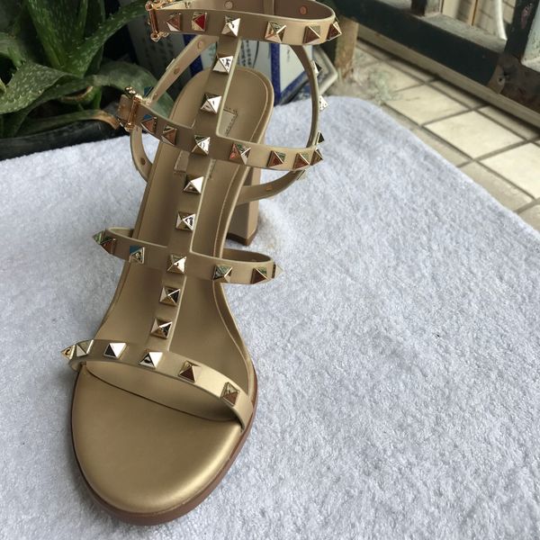 2022-new european 9.5 cm high fashion sandals 6 color sizes 35-41 women sandals, Black
2022-new european 9.5 cm high fashion sandals 6 color sizes 35-41 women sandals, Black