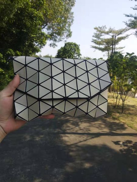 2020 designer handbag fashion trend lingge bag trend lingge designer shoulder diagonal bag luxury laser crossbody bags
2020 designer handbag fashion trend lingge bag trend lingge designer shoulder diagonal bag luxury laser crossbody bags