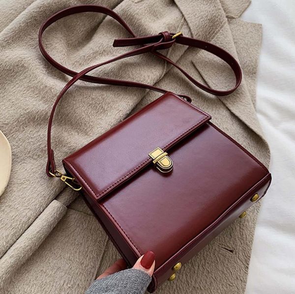 vintage fashion female square bag 2019 new leather women's designer handbag lock shoulder messenger bag travel
vintage fashion female square bag 2019 new leather women's designer handbag lock shoulder messenger bag travel