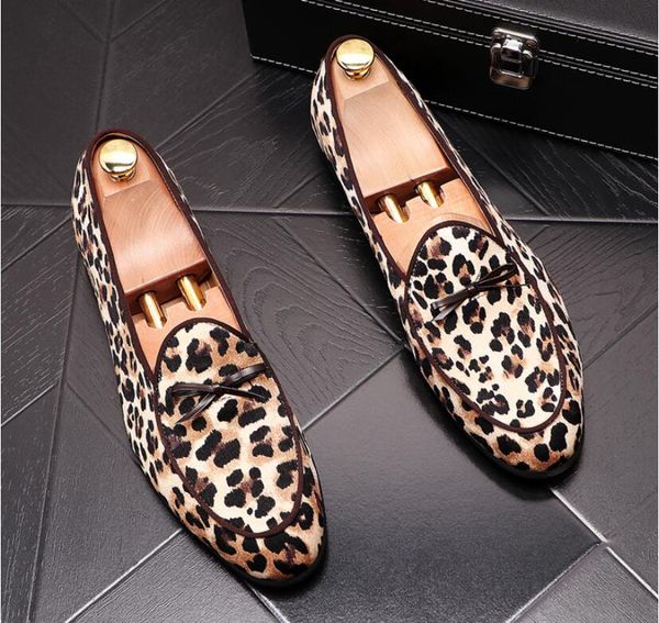 2020 new british brand leopard grain dress shoes new arrival men wedding shoes spikes black velvet loafers flat shoes 1268
2020 new british brand leopard grain dress shoes new arrival men wedding shoes spikes black velvet loafers flat shoes 1268