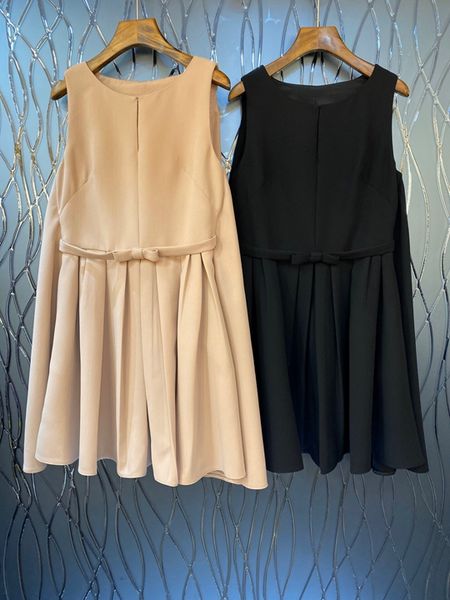early spring 2020 new women's round neck, hem, pleats and decorative sleeveless solid dress 1214, Black;gray
early spring 2020 new women's round neck, hem, pleats and decorative sleeveless solid dress 1214, Black;gray