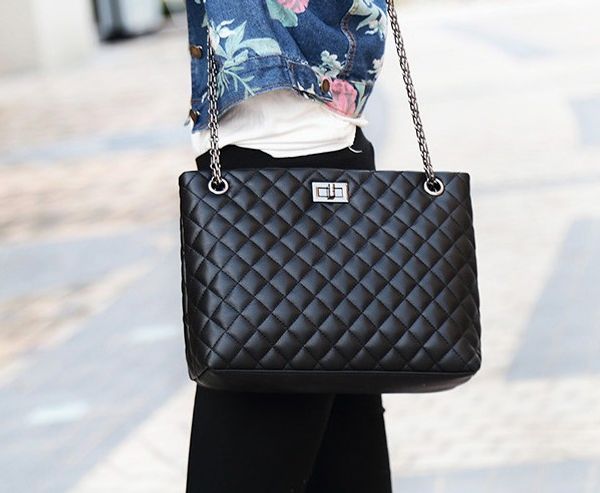 Large Shoulder Bag Travel Leather Pu Quilted Bag Female Luxury Handbags Women Bags Designer 
Large Shoulder Bag Travel Leather Pu Quilted Bag Female Luxury Handbags Women Bags Designer