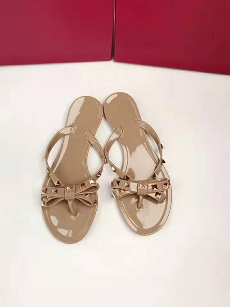 2020 new europe and us summer cool slippers new fashion bow sandals beach sandals decorated with rivets, Black
2020 new europe and us summer cool slippers new fashion bow sandals beach sandals decorated with rivets, Black