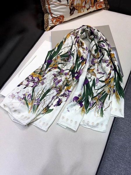 2019 new winter luxury green flower rayon scarves high-end classic fashionable men and women's large shawls square scarfs, Blue;gray
2019 new winter luxury green flower rayon scarves high-end classic fashionable men and women's large shawls square scarfs, Blue;gray
