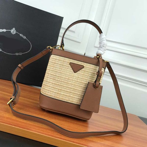 De igner handbag fa hion bag houlder bucket type handbag bag american tyle ingle chain houlder trap hopping imple handbag bag
De igner handbag fa hion bag houlder bucket type handbag bag american tyle ingle chain houlder trap hopping imple handbag bag