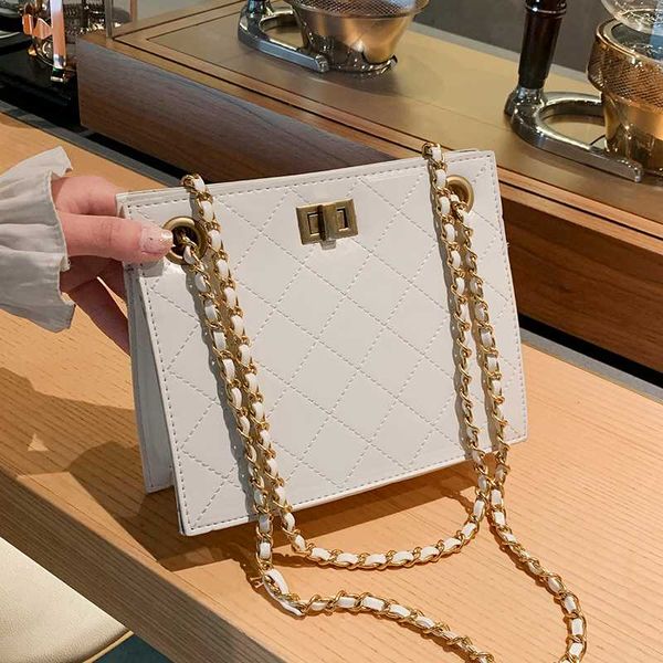 elegant female small lattice tote bag 2019 new quality pu leather women's handbag lock chain shoulder messenger bag
elegant female small lattice tote bag 2019 new quality pu leather women's handbag lock chain shoulder messenger bag