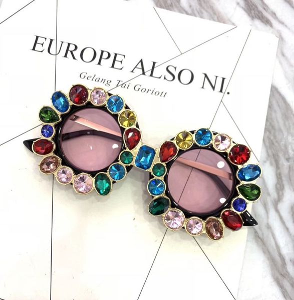 2019 new luxury design women sunglasses with colorful rhinestone frame flowery fashion sun glasses 8 colors ent, White;black
2019 new luxury design women sunglasses with colorful rhinestone frame flowery fashion sun glasses 8 colors ent, White;black