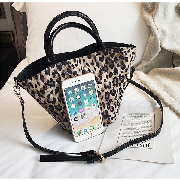 fashion european and american style ladies bag new trend leopard print shoulder bag wild casual outdoor shell bag
fashion european and american style ladies bag new trend leopard print shoulder bag wild casual outdoor shell bag
