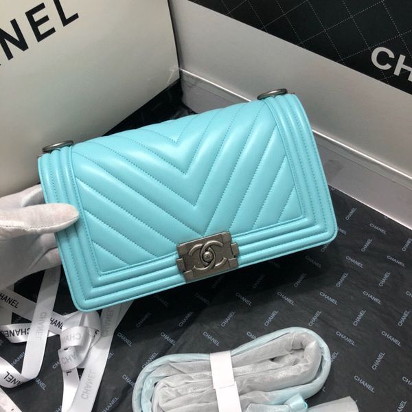 classic cross-body bag 7a high-end custom quality single shoulder bag fashion style silver metal accessories with long shoulder strap
classic cross-body bag 7a high-end custom quality single shoulder bag fashion style silver metal accessories with long shoulder strap