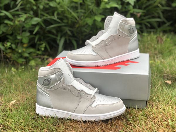 authentic 2020 1 high og japan 2001 2020 co.jp man basketball shoes neutral grey white metallic silver mens sneakers with original box
authentic 2020 1 high og japan 2001 2020 co.jp man basketball shoes neutral grey white metallic silver mens sneakers with original box