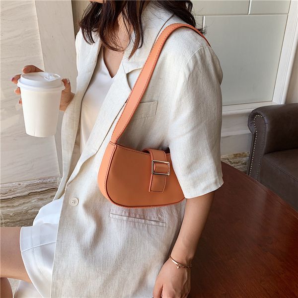 2020 new shoulder bag women's casual fashion korean version of the retro season candy color wide shoulder strap saddle bag
2020 new shoulder bag women's casual fashion korean version of the retro season candy color wide shoulder strap saddle bag
