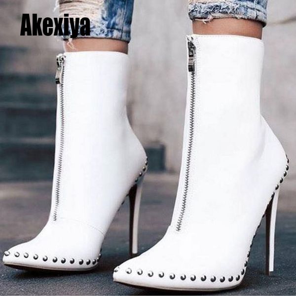 2020 new autumn winter metal decoration shoes woman boots pointed toe 11.5cm thin high heels ankle boots k405, Black
2020 new autumn winter metal decoration shoes woman boots pointed toe 11.5cm thin high heels ankle boots k405, Black