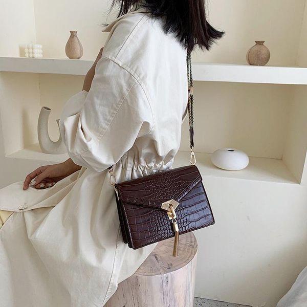 2020 new women shoulder bag casual solid flap leather wild tassel shoulder bags messenger bag vintage crocodile pattern handbags
2020 new women shoulder bag casual solid flap leather wild tassel shoulder bags messenger bag vintage crocodile pattern handbags