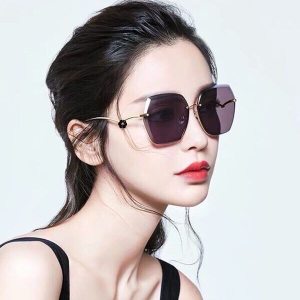 2019 new square sunglasses lady rimless designer sunglasses women vintage gradient sun glasses for female 5852, White;black
2019 new square sunglasses lady rimless designer sunglasses women vintage gradient sun glasses for female 5852, White;black