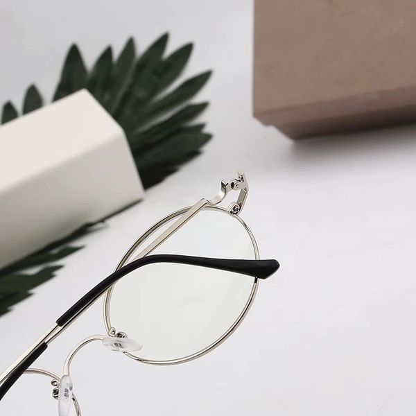 lens light men glasses style 6color christian small anti-blue box glasses 55mm 6202 artistic women's frame with fresh wmask, White;black
lens light men glasses style 6color christian small anti-blue box glasses 55mm 6202 artistic women's frame with fresh wmask, White;black
