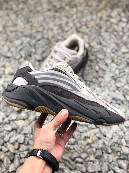 2020 new arrival 700 v2tephra solid grey utility black vanta reflective kanye west men women running shoes sports sneakers
2020 new arrival 700 v2tephra solid grey utility black vanta reflective kanye west men women running shoes sports sneakers