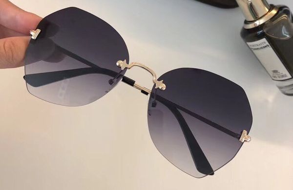 wholesale-luxury 6086 sunglasses for women fashion designer popular retro style uv protection lens frame come with package, White;black
wholesale-luxury 6086 sunglasses for women fashion designer popular retro style uv protection lens frame come with package, White;black