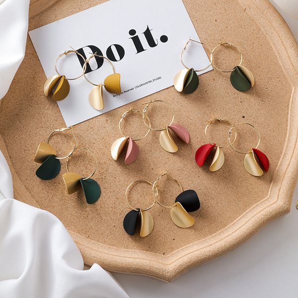korea fashion geometry design round hoop earrings trandy plating metal curved disc simple sweet cute woman earrings jewelry, Golden;silver
korea fashion geometry design round hoop earrings trandy plating metal curved disc simple sweet cute woman earrings jewelry, Golden;silver