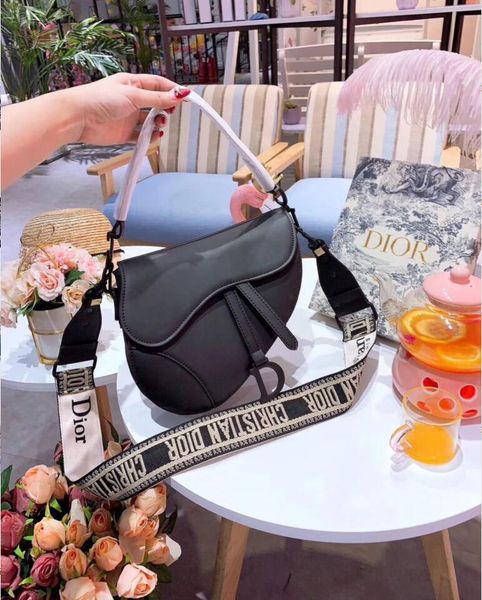 New 172 dio 82 172 women handbag new letter houlder bag genuine leather me enger bag luxury addle bag, Black 
New 172 dio 82 172 women handbag new letter houlder bag genuine leather me enger bag luxury addle bag, Black